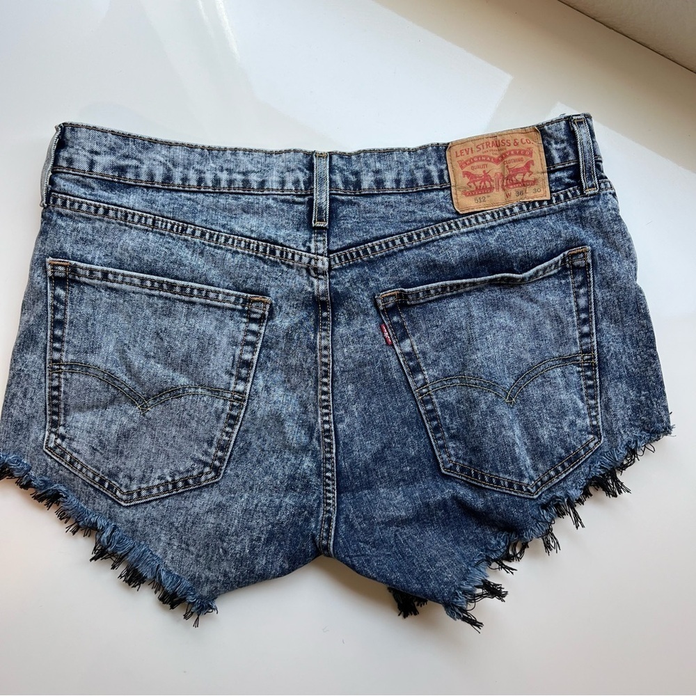Levi's 512 Vintage High Waisted Distressed Raw
Hem Acid Wash Denim Shorts- Sz 14